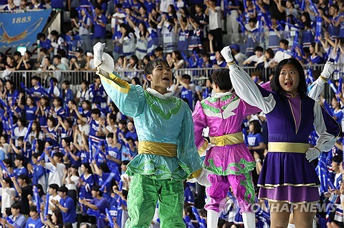 韓国の名門 高麗大学と延世大学 定期戦1998年 パンフレット2冊 韓国の名門 高麗大学と延世大学 定期戦1998年 パンフレット2冊