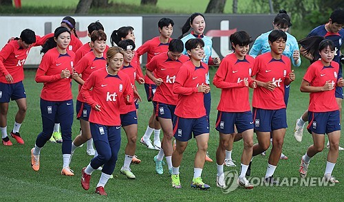 Members of the South Korean women's national football team train for the Asian Games at the National Football Center in Paju, Gyeonggi Province, on Sept. 18, 2023. (Yonhap)