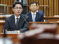 "'아빠 찬스' 사실이면 사퇴할 의향 있나"…이균용 "네"(종합2보)