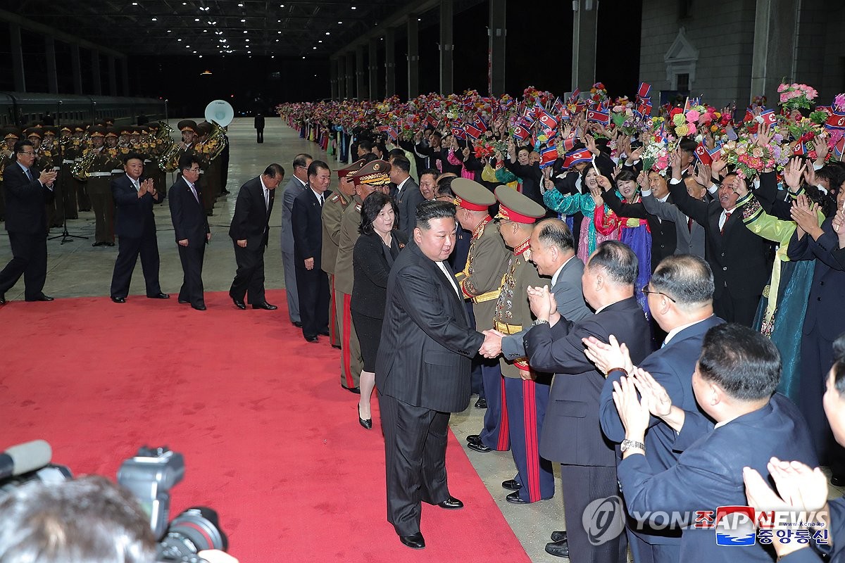 الزعيم الكوري الشمالي يصل إلى بيونغ يانغ بعد رحلة إلى روسيا