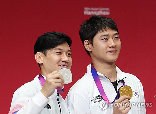  3rd straight gold at stake in fencing, taekwondo