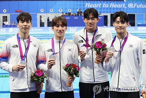 Corea del Sur gana la plata en natación masculina por relevos