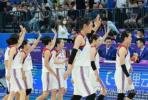 N. Korean women's basketball players