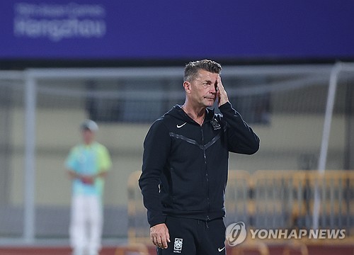 (LEAD) (Asiad) S. Korea coach says referee 'totally destroyed match' after women's football loss to N. Korea