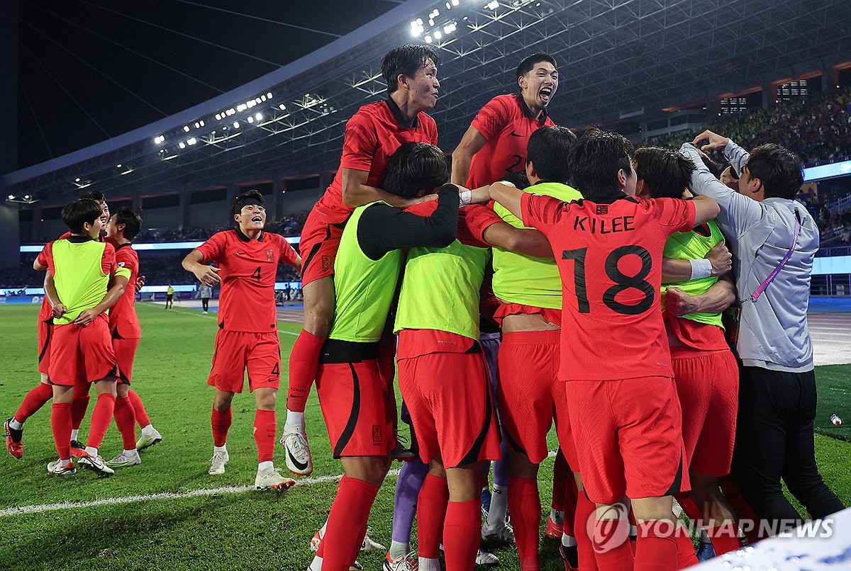 역전 성공한 한국, 기뻐하는 선수들