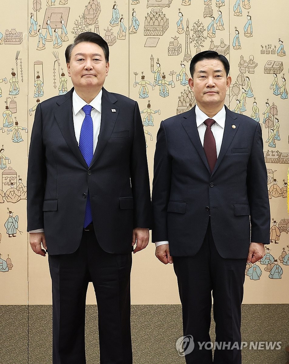 New Defense Minister | Yonhap News Agency