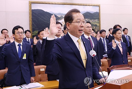 14th Aug, 2023. High school pitcher Jang Hyun-seok signs with