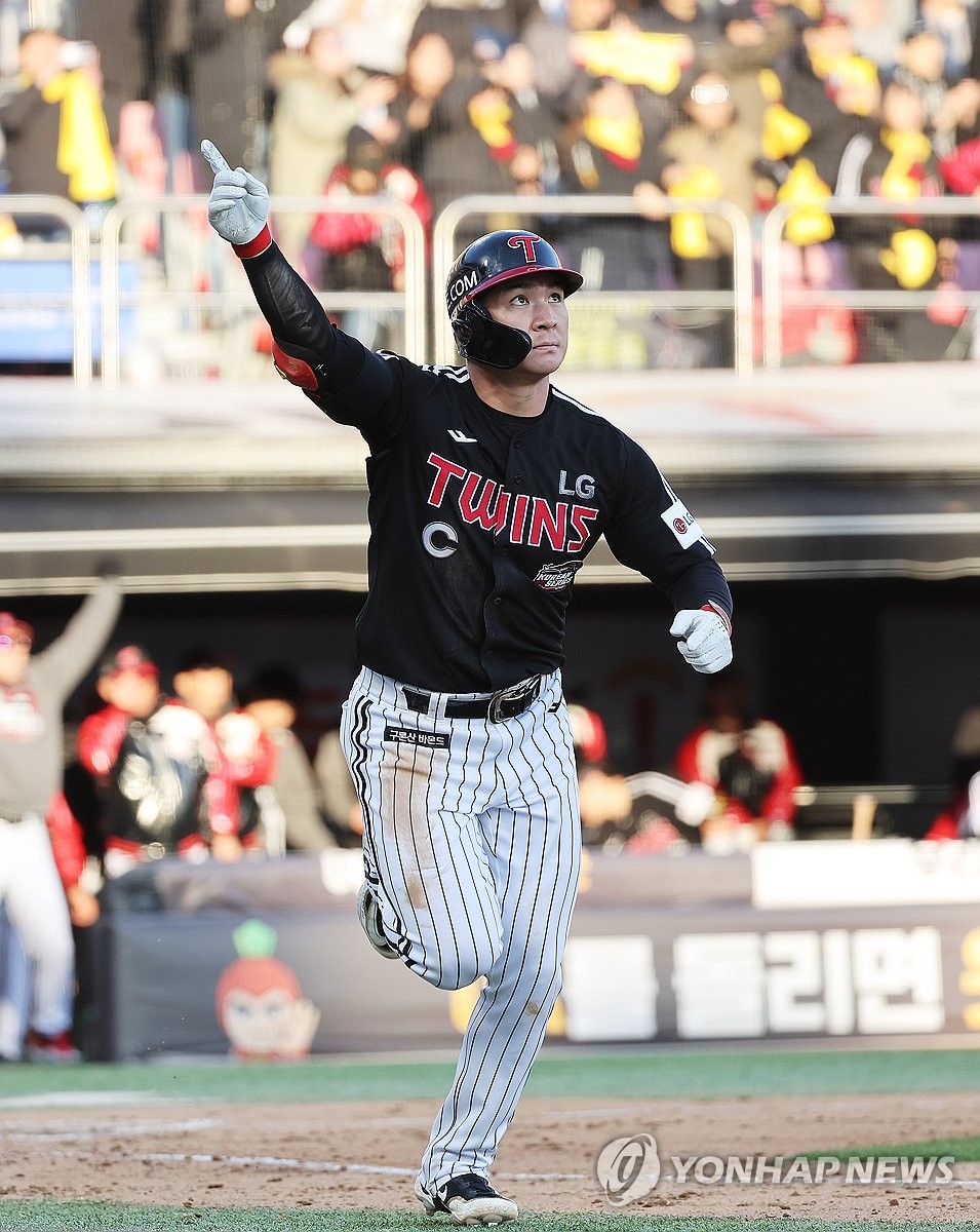 Oh Ji-hwan of the LG Twins celebrates after hitting a three-run home run against the KT Wiz during the top of the seventh inning in Game 4 of the Korean Series at KT Wiz Park in Suwon, Gyeonggi Province, on Nov. 11, 2023. (Yonhap)