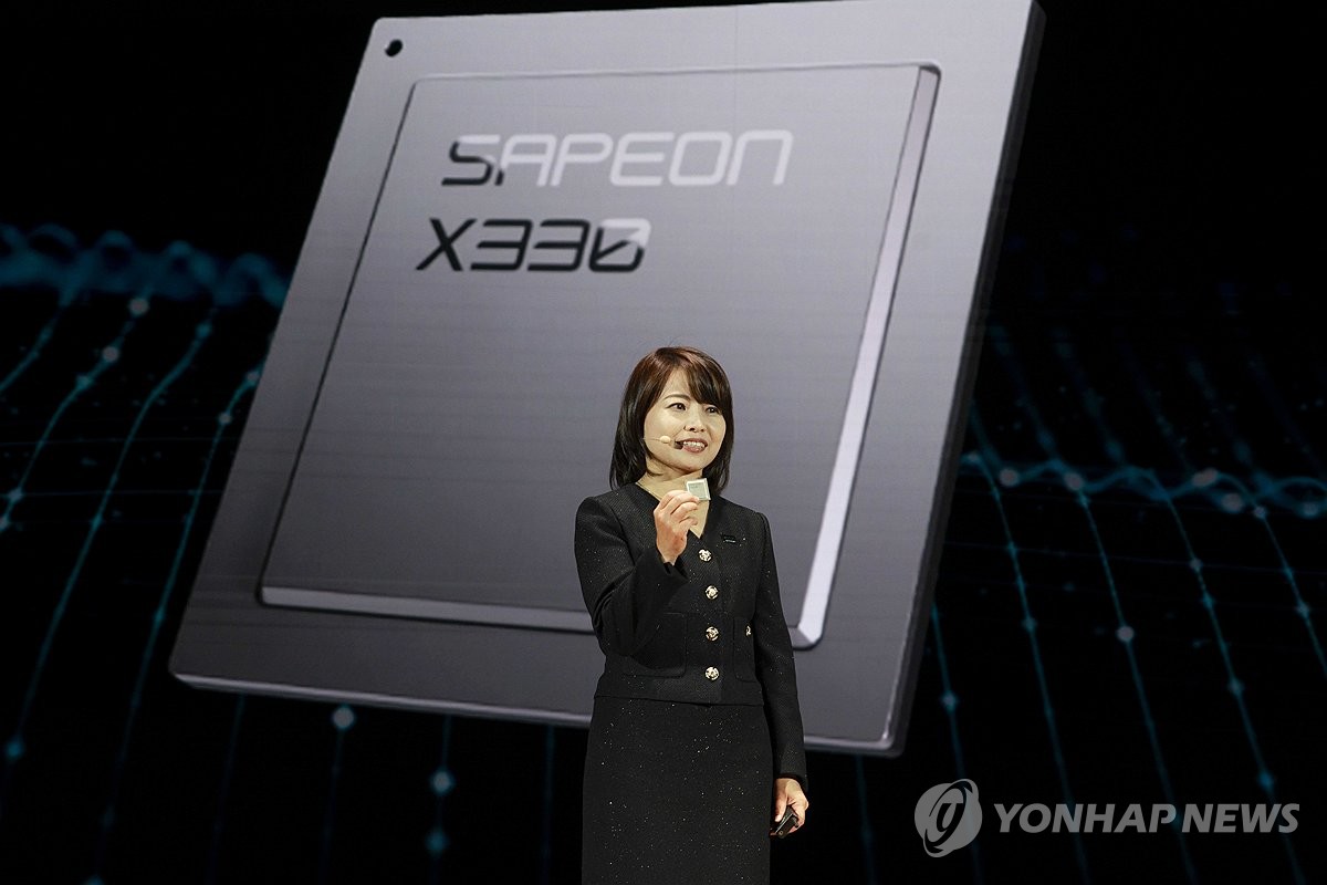 AI 반도체 'X330' 설명하는 류수정 대표