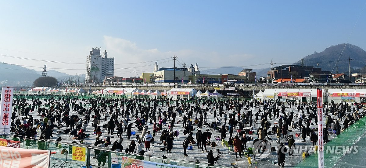 폐막일 맞은 화천산천어축제 인파