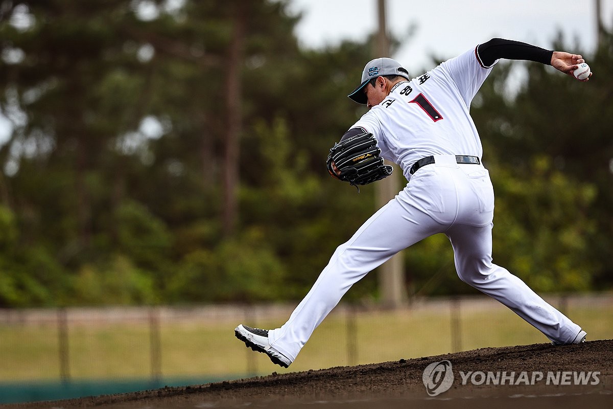 라이브피칭하는 고영표