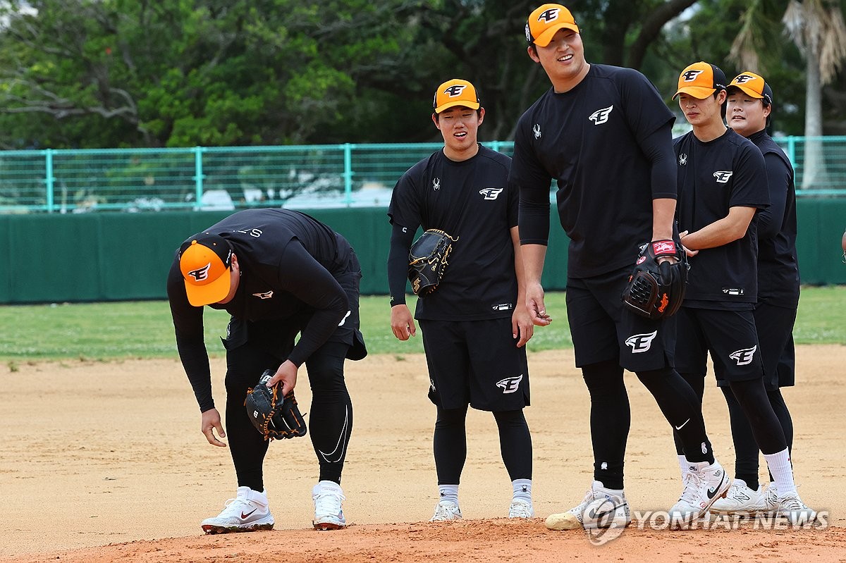 훈련 중 발 밟힌 류현진