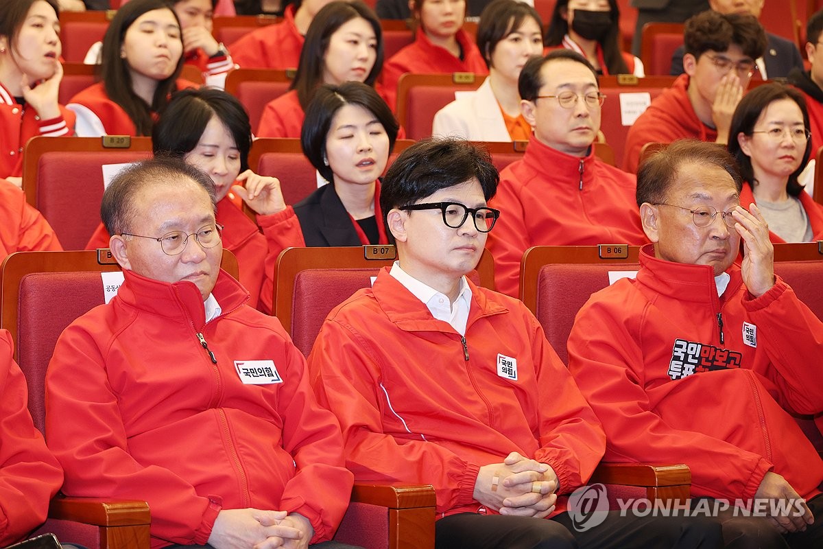 Members of the ruling People Power Party watch the exit polls on TV at the National Assembly in Yeouido in western Seoul, on April 10, 2024. (Pool photo) (Yonhap)