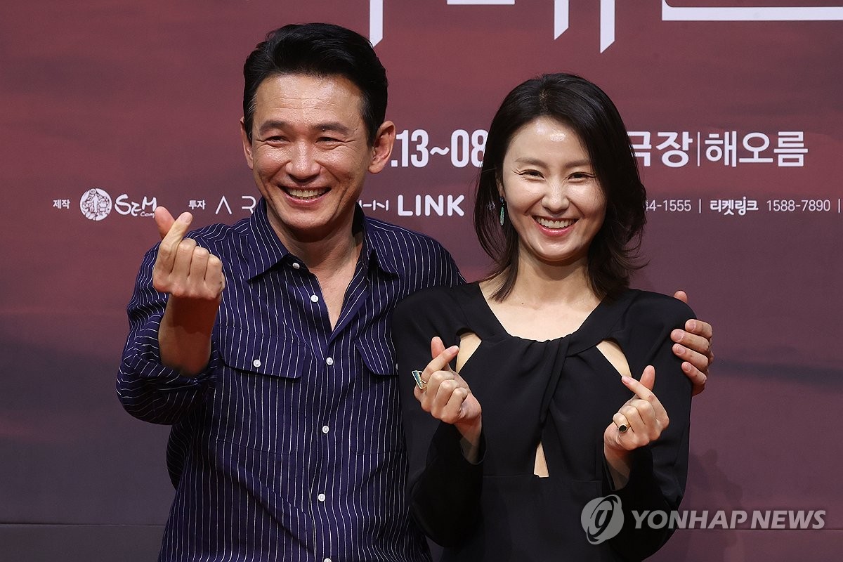 S. Korean actor Hwang Jung-min and actress Kim So-jin | Yonhap News Agency