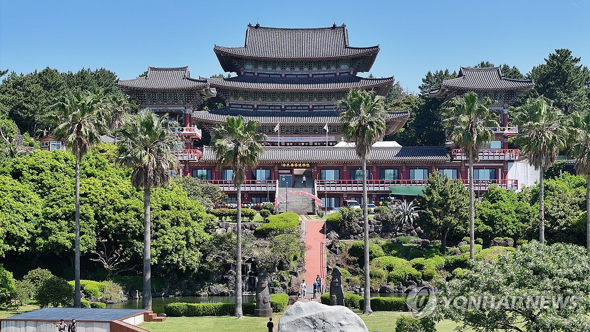 서귀포 약천사(이미지 URL을 넣으세요)