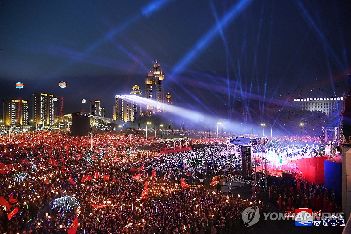 김정은, 평양 전위거리 준공식 참석…딸 주애 두달만에 재등장