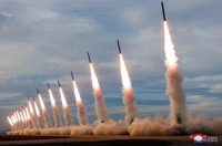 (LEAD) Kim Jong-un supervise des tirs de lance-roquettes multiples capables d'atteindre tout le territoire sud-coréen