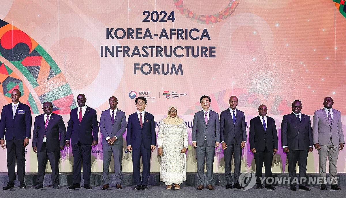 This photo provided by the Ministry of Land, Infrastructure and Transport shows key dignitaries, including Tanzanian President Samia Suluhu Hassan (C), who attended the 2024 Korea-Africa Infrastructure Forum held in Seoul on June 5, 2024. (PHOTO NOT FOR SALE) (Yonhap)