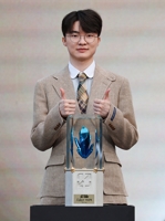 Faker becomes inaugural Riot Games legend