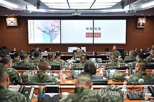 El jefe del JCS inspecciona la preparación de defensa