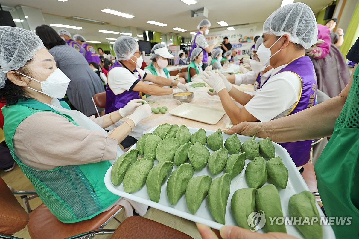 정성껏 빚은 추석 송편