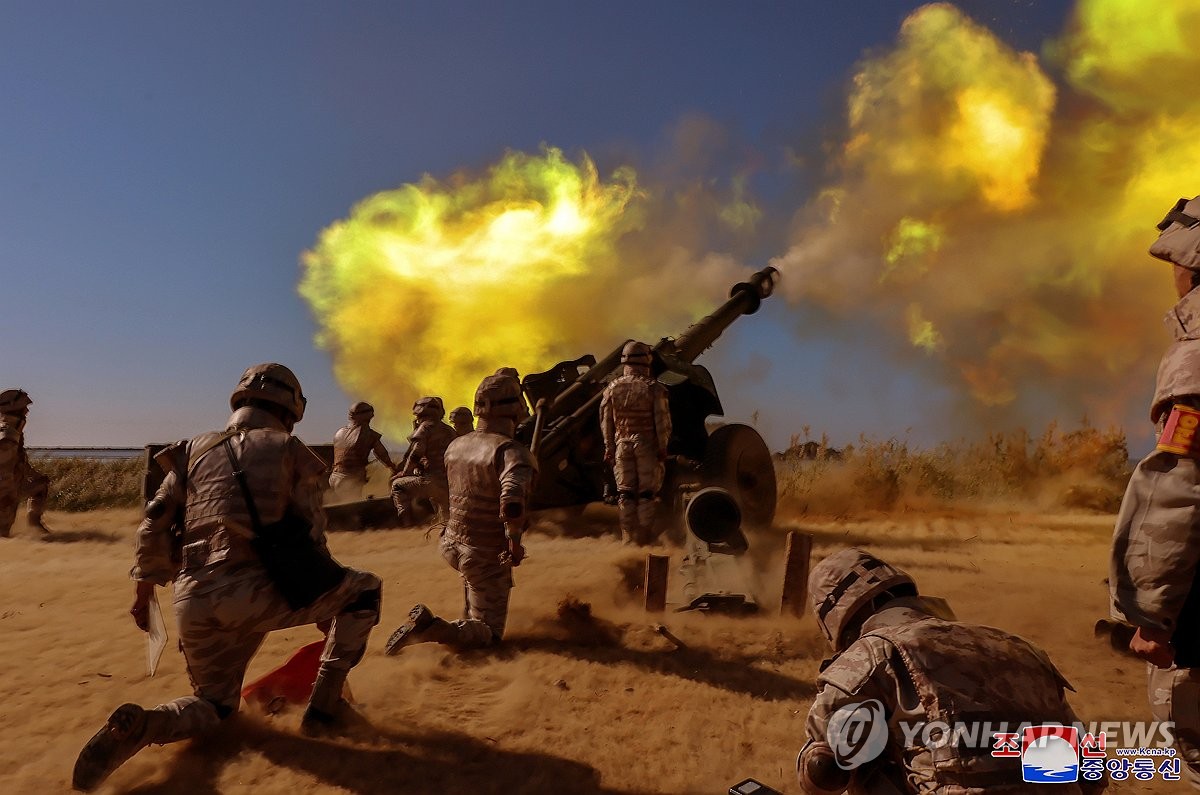 金正恩氏 砲兵学校で実弾射撃訓練視察 聯合ニュース