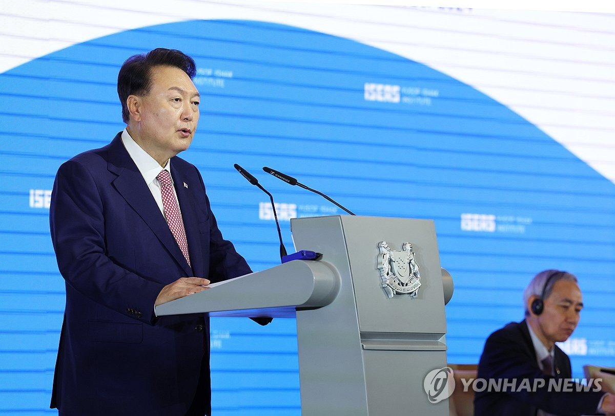 El presidente Yoon Suk Yeol pronuncia un discurso de apertura en la conferencia de Singapur organizada por el Instituto de Estudios del Sudeste Asiático en Singapur el 9 de octubre de 2024. (Yonhap)