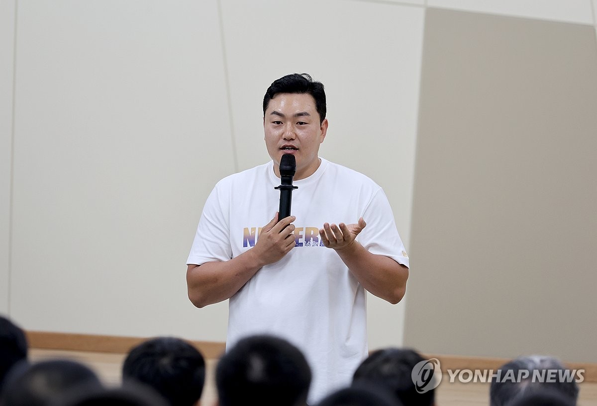 제주 야구 꿈나무들 만난 최지만