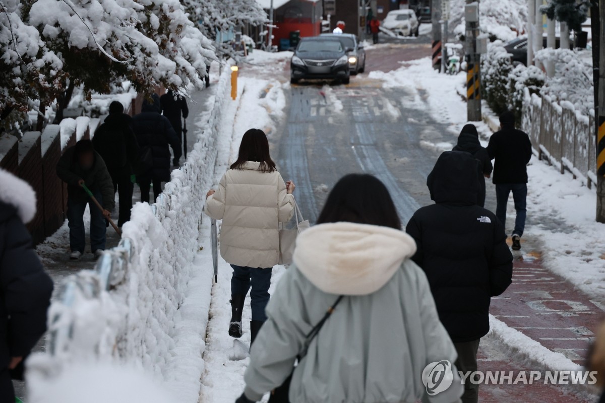 엉금엉금 '출근길'