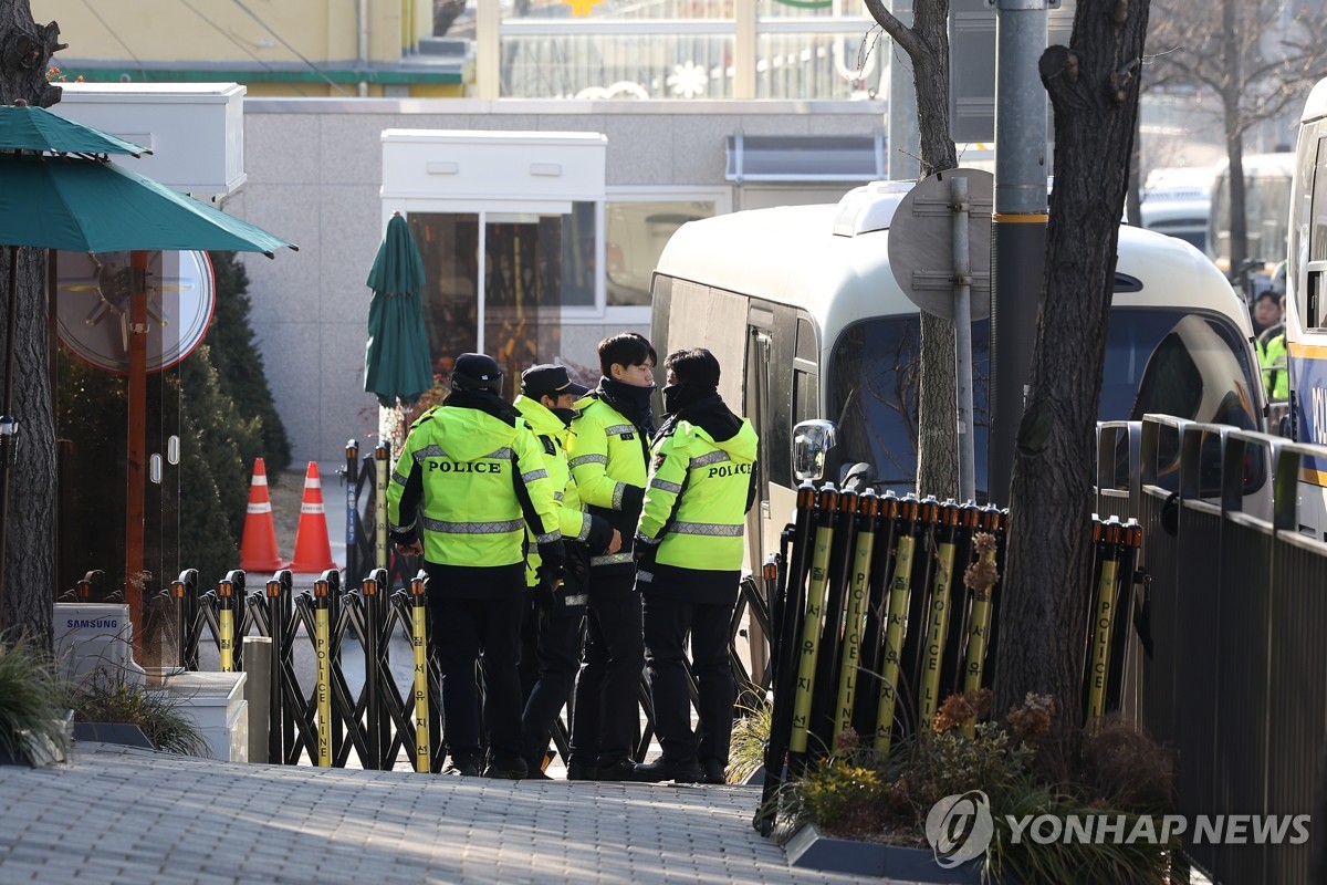 윤 대통령 체포영장 집행 임박…한남동 관저 앞 긴장 고조