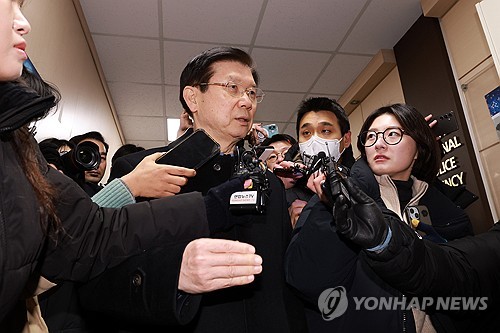 韓国大統領警護トップが辞任　警察出頭前に辞表提出