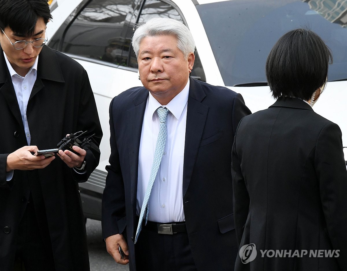 특수통 대 특수통…출석한 尹, 조 특검과 '강 대 강'…
