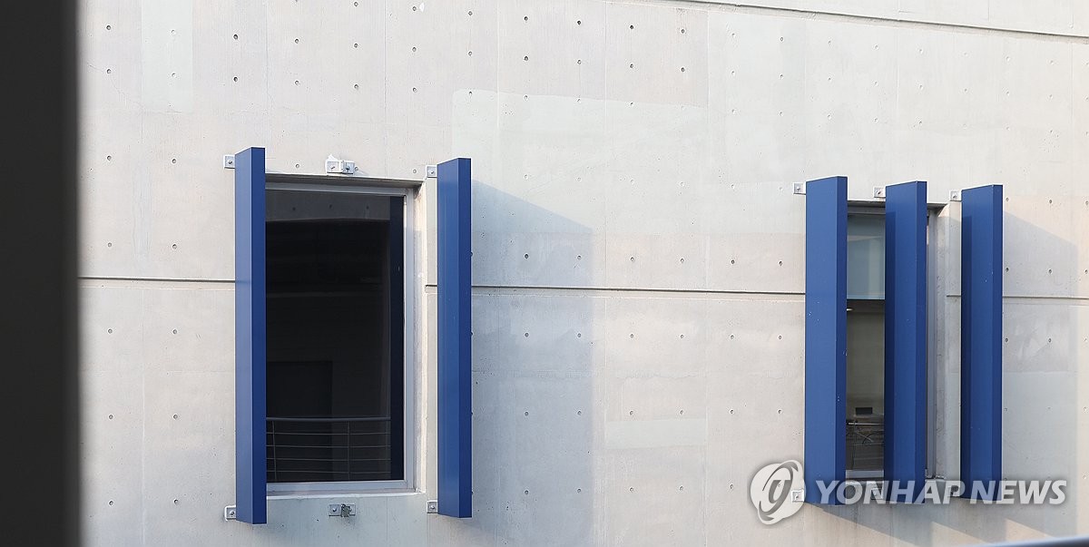 창원NC파크 사고조사위, 인명사고 원인 '루버' 안전성 실험한다