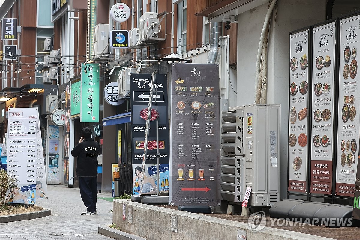 [속보] 당정 "소상공인 코로나 채무조정 예산 편성…부채 탕감"