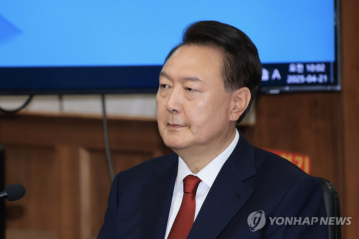 지난달 21일 내란 우두머리 혐의 형사재판 2차 공판 출석한 윤석열 전 대통령