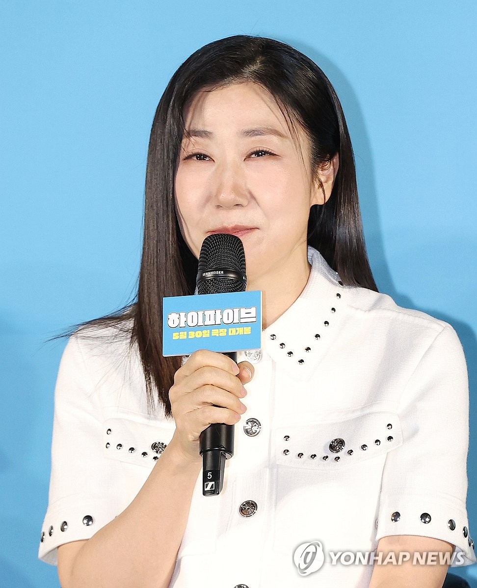 인사말하는 라미란