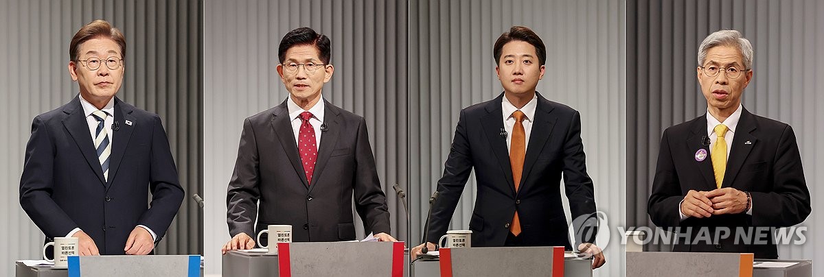 "왜곡" "훈계"…이재명·이준석, 의료 재정·토론 태도 설전