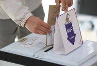 '사전투표 하러 가다가'…서산서 승용차·보행자 충돌 1명 부상
