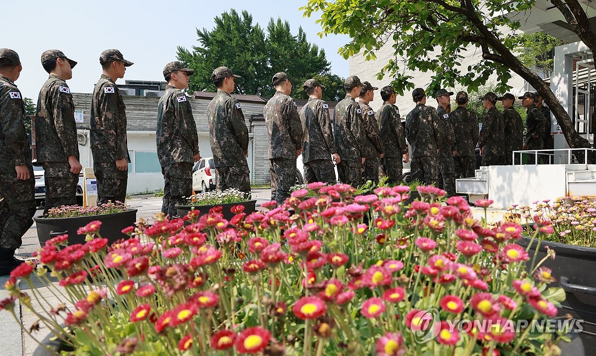 [사전투표] "국민을 위한 대통령 나오길"…전국서 대선 사전투표 순조