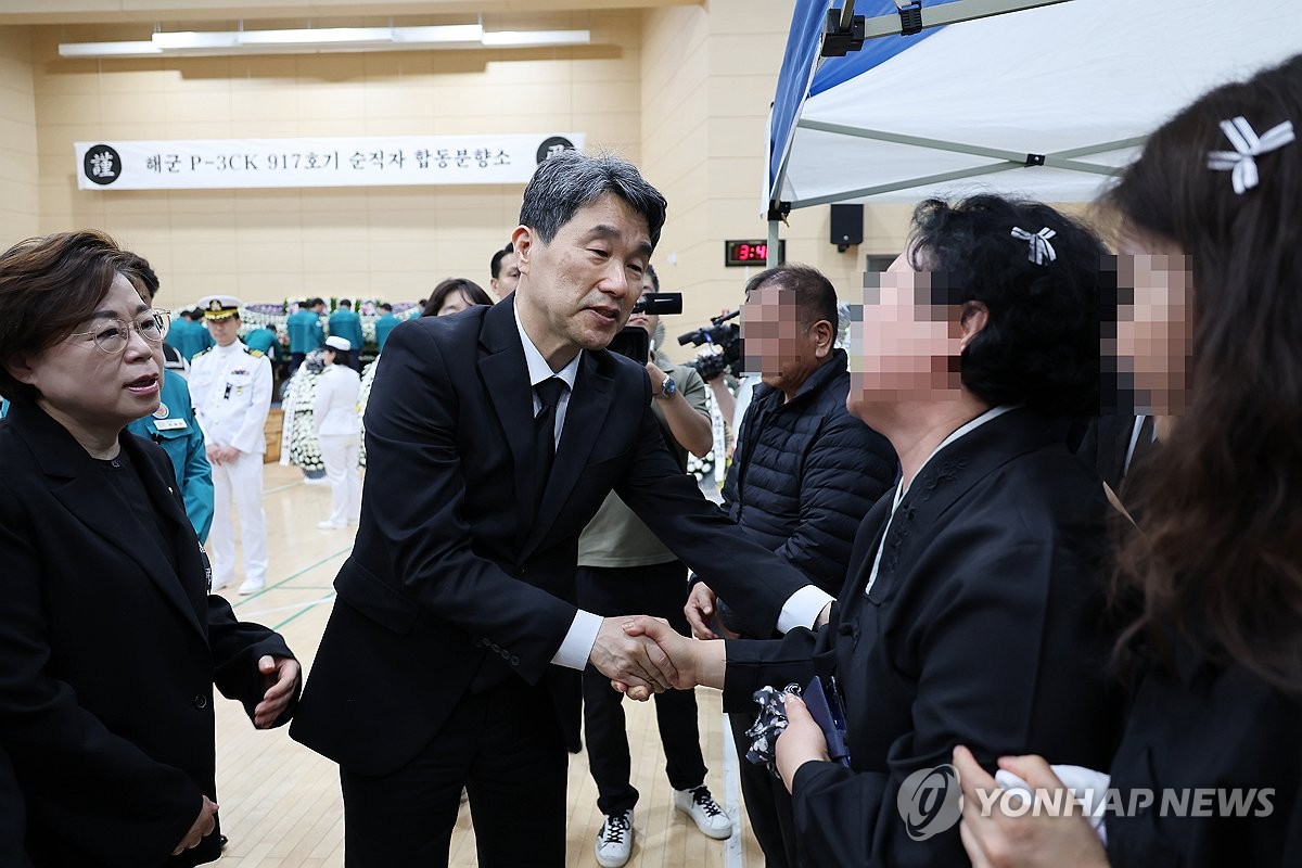 李대행, 초계기 추락 순직 장병 조문…"원인 철저 규명"