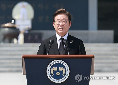  Lee calls rewarding patriotism a national responsibility, duty
