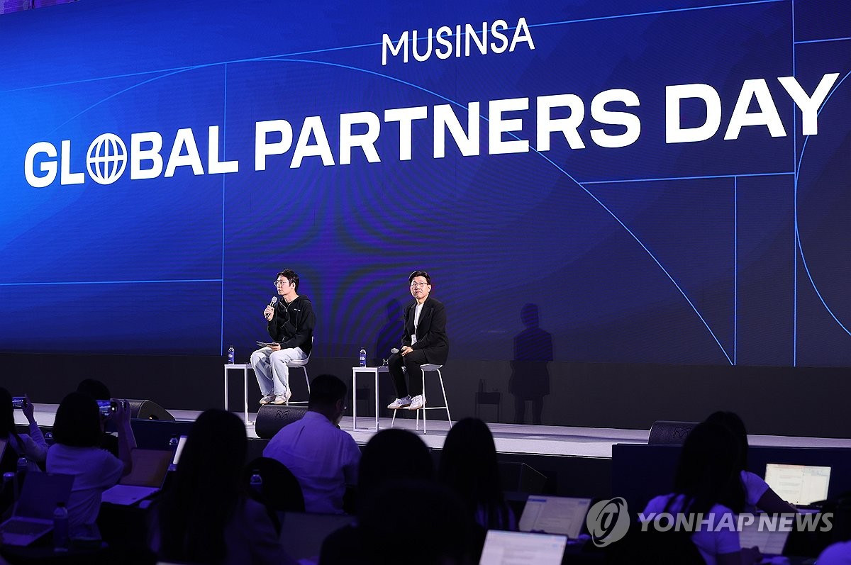 무신사, 전 세계로 진출…"2030년 거래액 3조원 목표"(종합)
