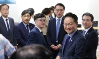 당정 "민생회복 전국민 지급·취약층 추가…코로나 부채탕감"