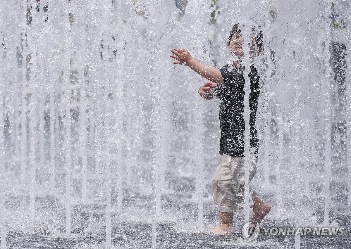 내륙 중심으로 30도 이상 무더위…중부·경북 북부 가끔…