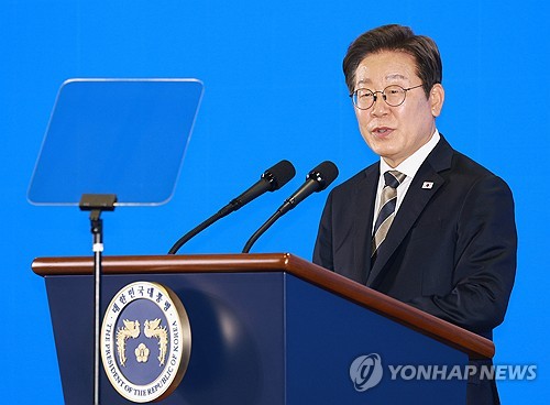 Lee vows full-scale support for AI to create new growth engine
