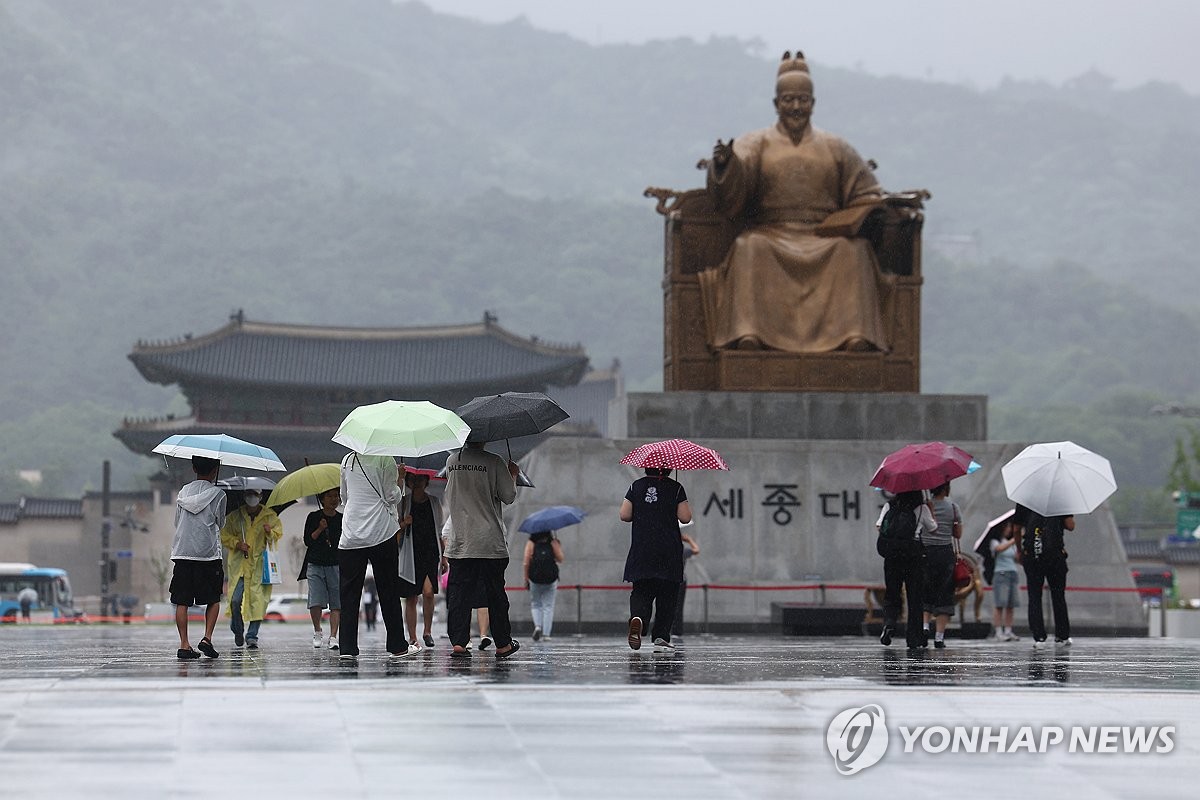 전국 대부분 흐리고 비…낮 최고 35도