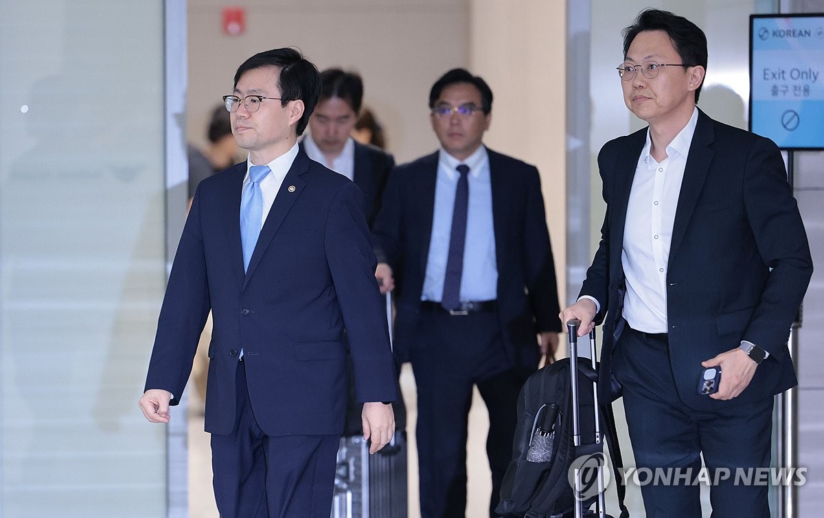 통상본부장 방미 출국…"민감사항 최대한 반영해 국익 극…