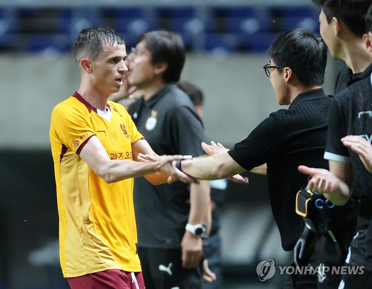 아사니 지키겠다는 광주FC 이정효 감독, 코리아컵 우승 정조준