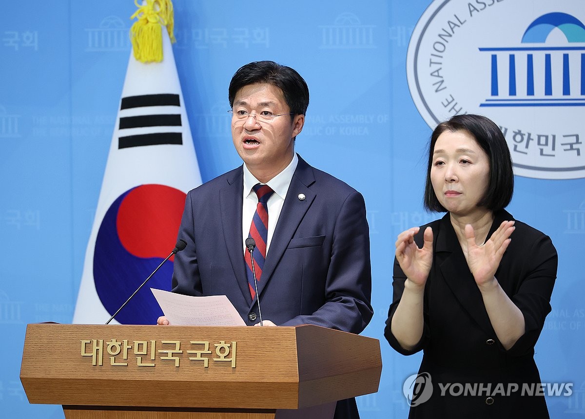 與, 사직하며 검찰개혁 비판한 檢간부에 "尹졸개 준동에 치떨려"