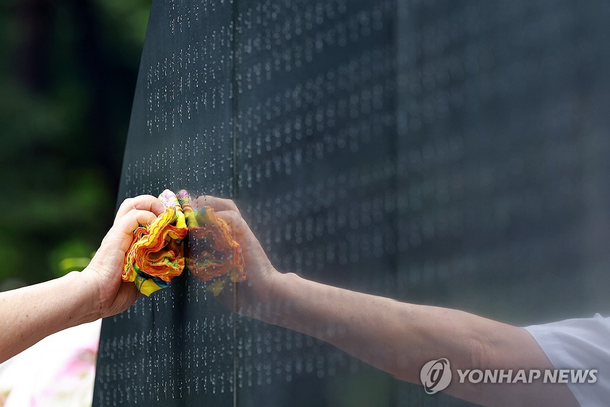 세월 흘러도 깊어지는 그리움…삼풍백화점 참사 30주기 …